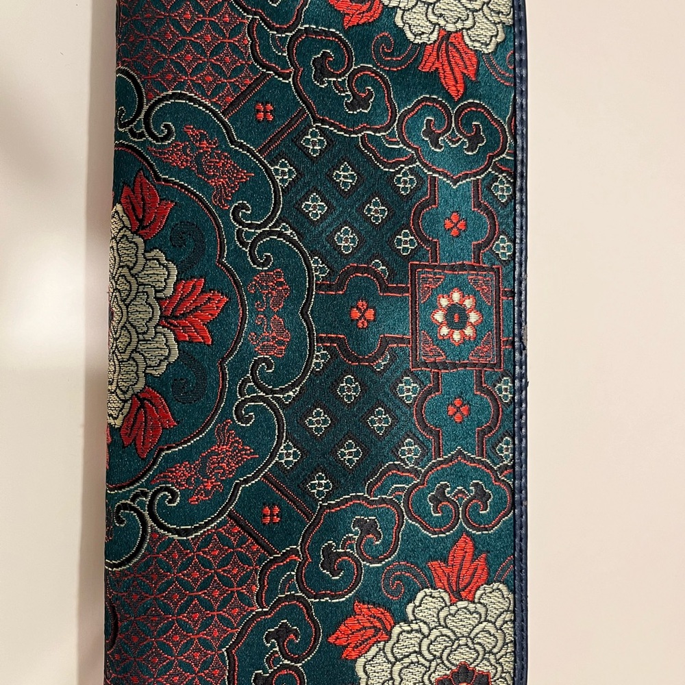 NWOT - Women’s Very Ornate Woven Textile Wallet with Zip Opener